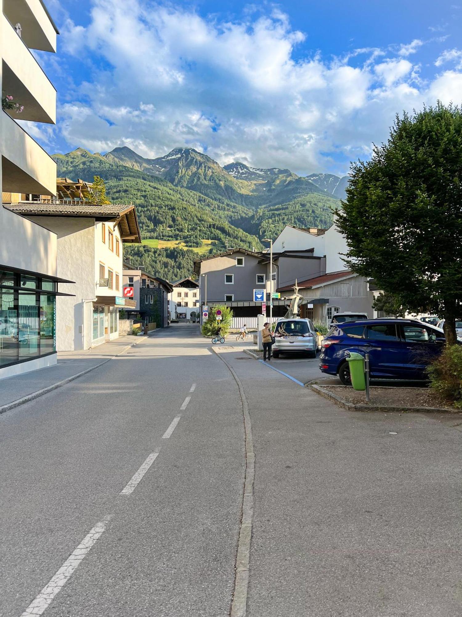 Mitten Im Zentrum Ferienwohnungen Mit Sonniger Terrasse Telfs Buitenkant foto